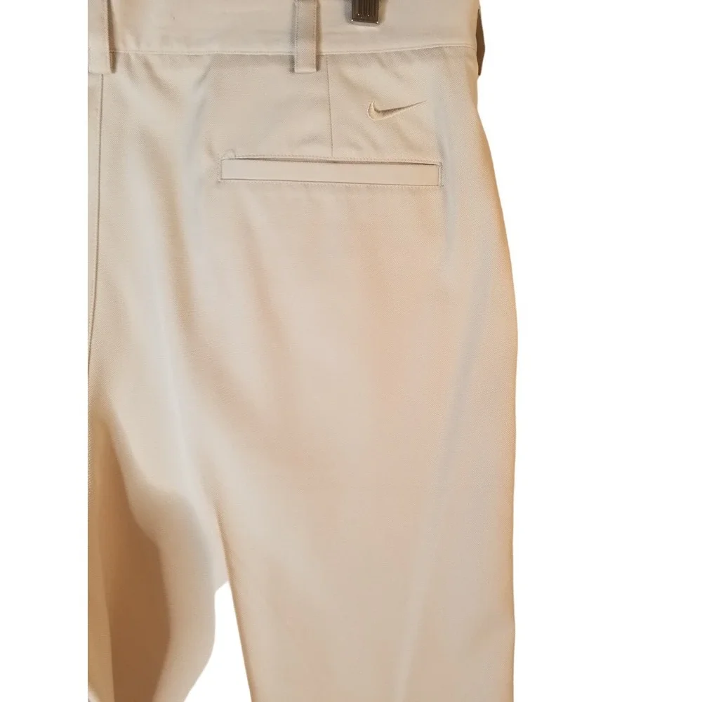 Nike Men's Shorts Golf Beige Fit Dry Size 36 Inseam 10 inches.